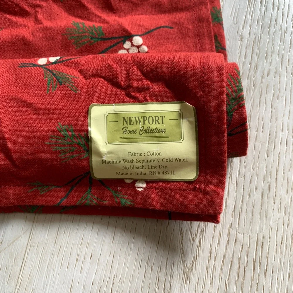 Newport Home Collections Red Christmas Napkins Set of 12 with Rhinestone Rings‎
